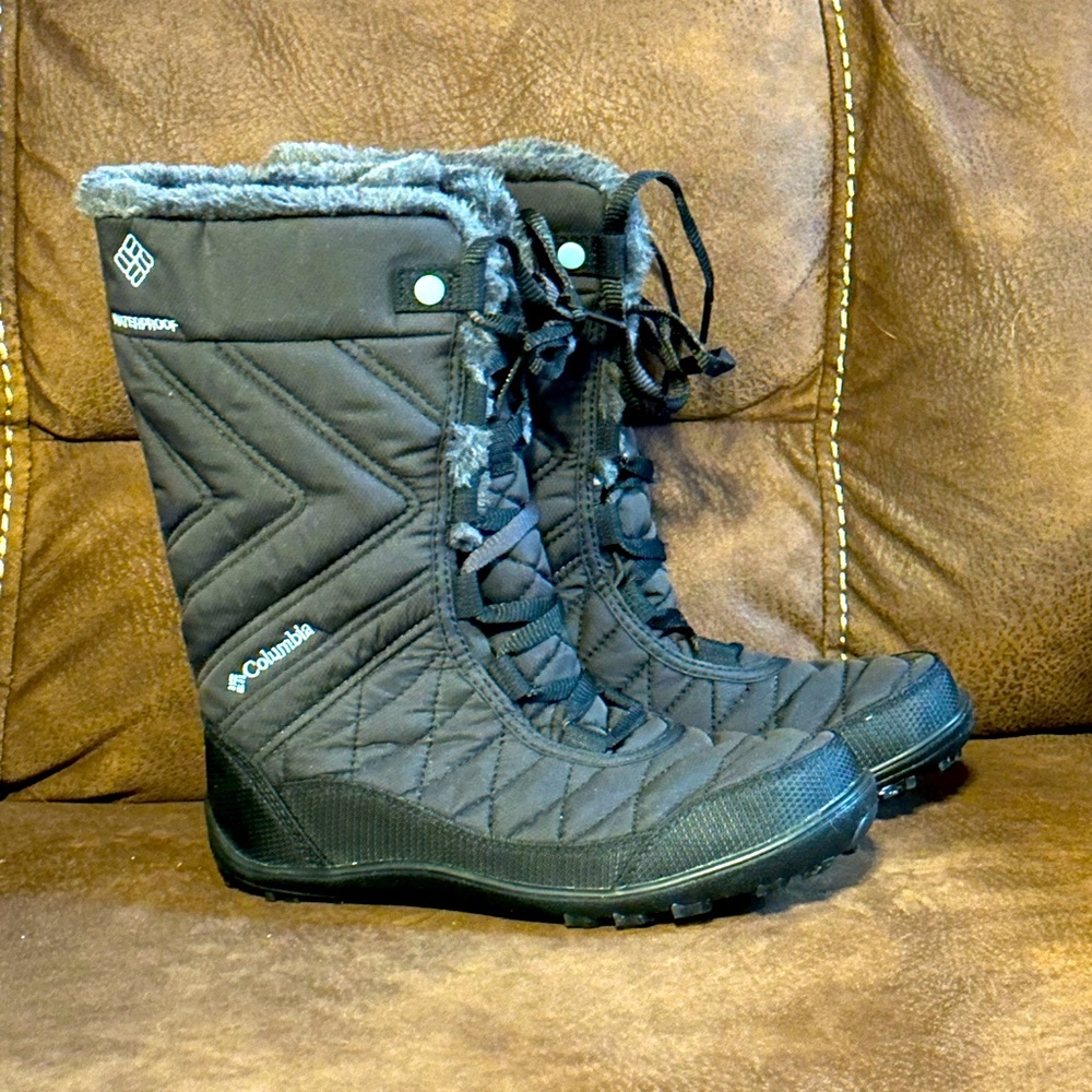 Waterproof Columbia boots size 4